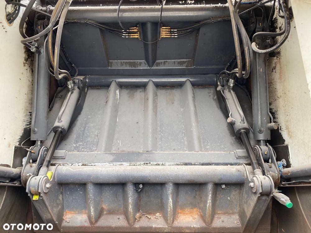 Renault Premium śmieciarka dwuosiowa SEMAT 16m3 EURO 5 - 10