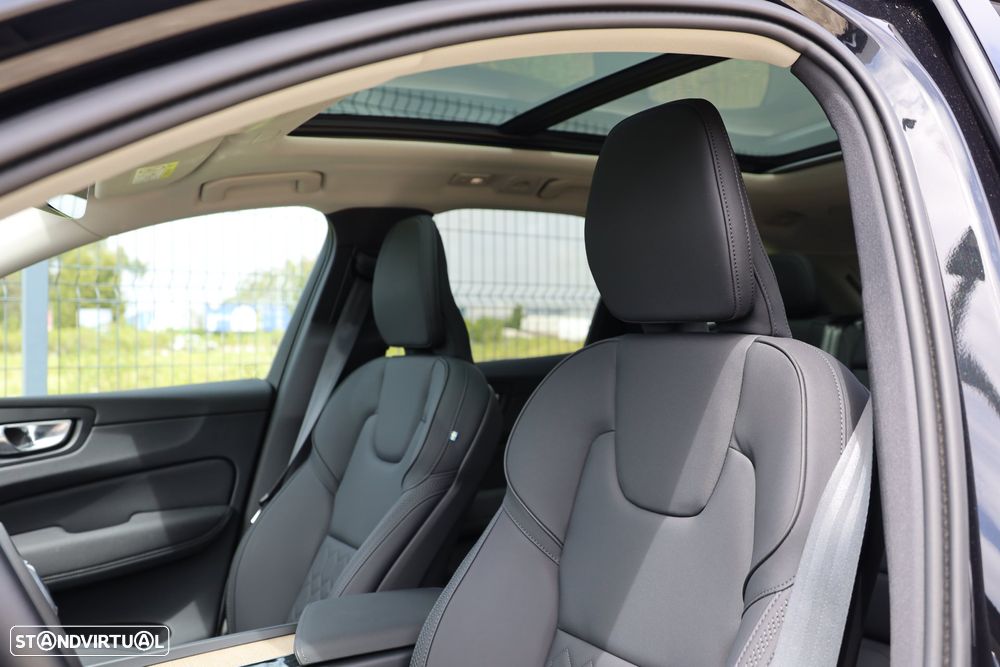 Volvo XC 60 2.0 T6 PHEV Plus Dark AWD - 8