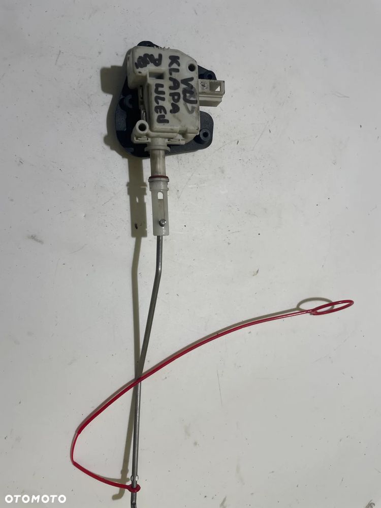 SILOWNIK ZAMKA KLAPY BAGAZNIKA TYL AUDI A4 B6 8E9827833 - 2