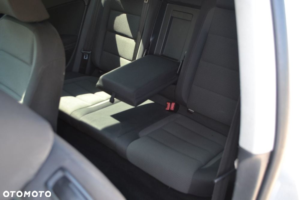 Volkswagen Golf - 6