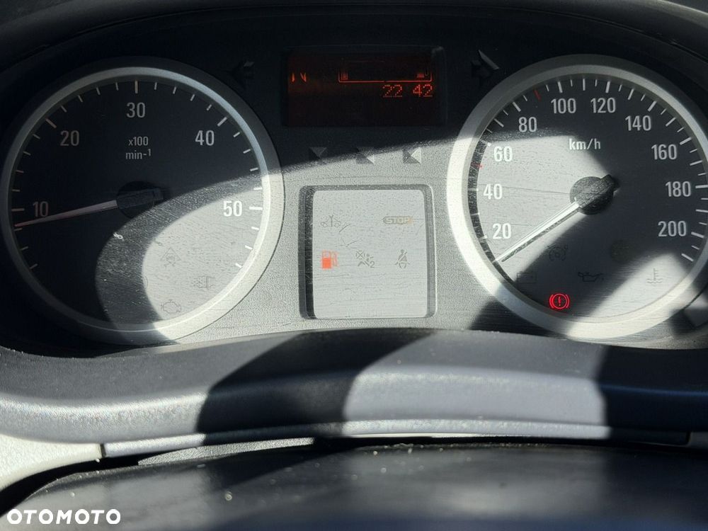 Opel Vivaro - 19