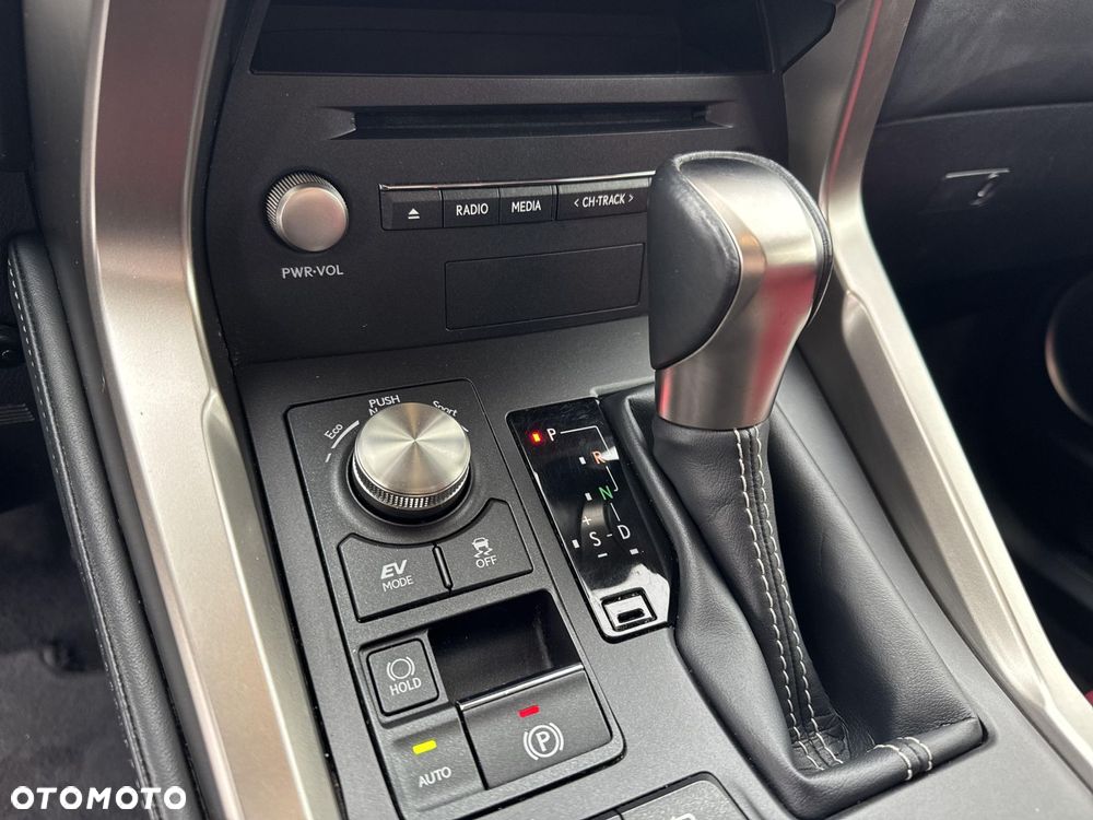 Lexus NX 300h F Impression AWD - 29