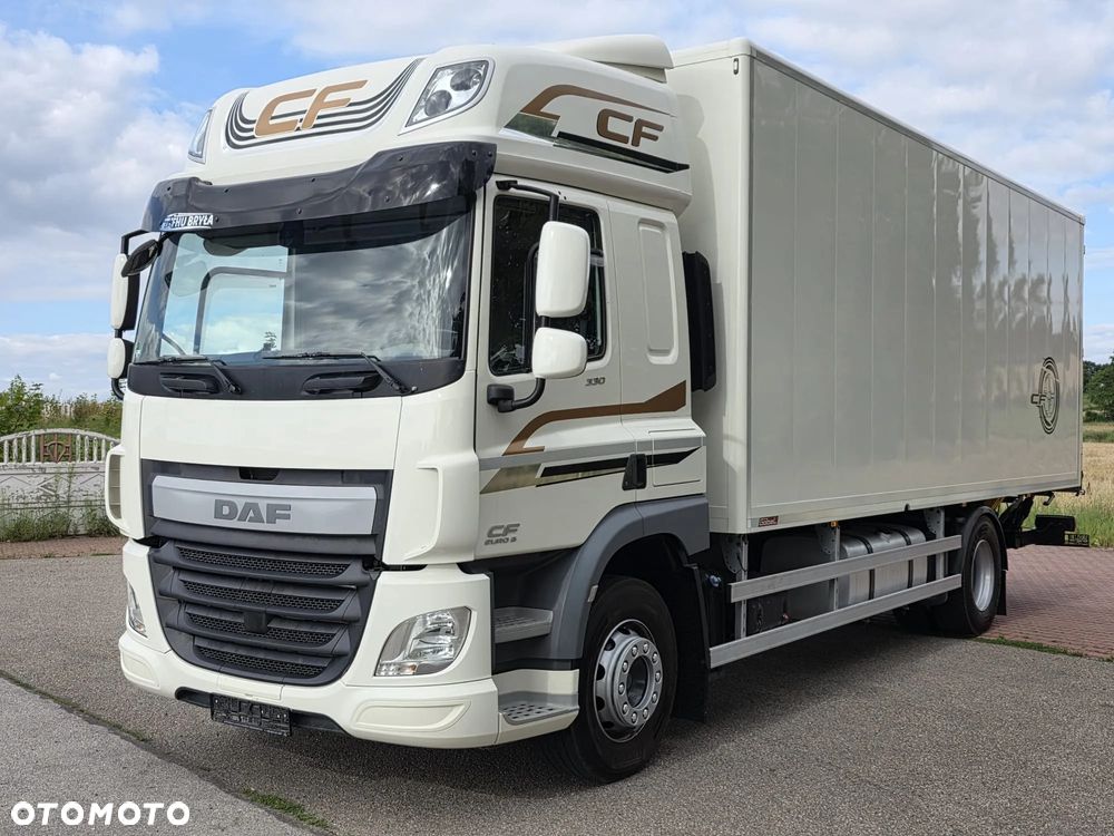 DAF CF 330 / 10.2017 / KONTENER MEBLOWY / IZOTERMA / WINDA / 18 PALET / E6 / NISKI PRZEBIEG / Z NIEMIEC / JAK NOWY / DUŻY SILNIK  10 837cm3// - 2