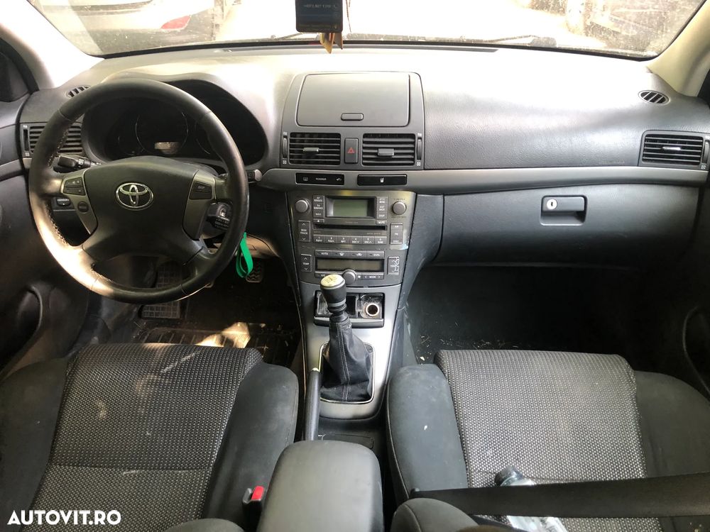 Dezmembrez Toyota Avensis break facelift T25 2006 gri 2.2 diesel - 8