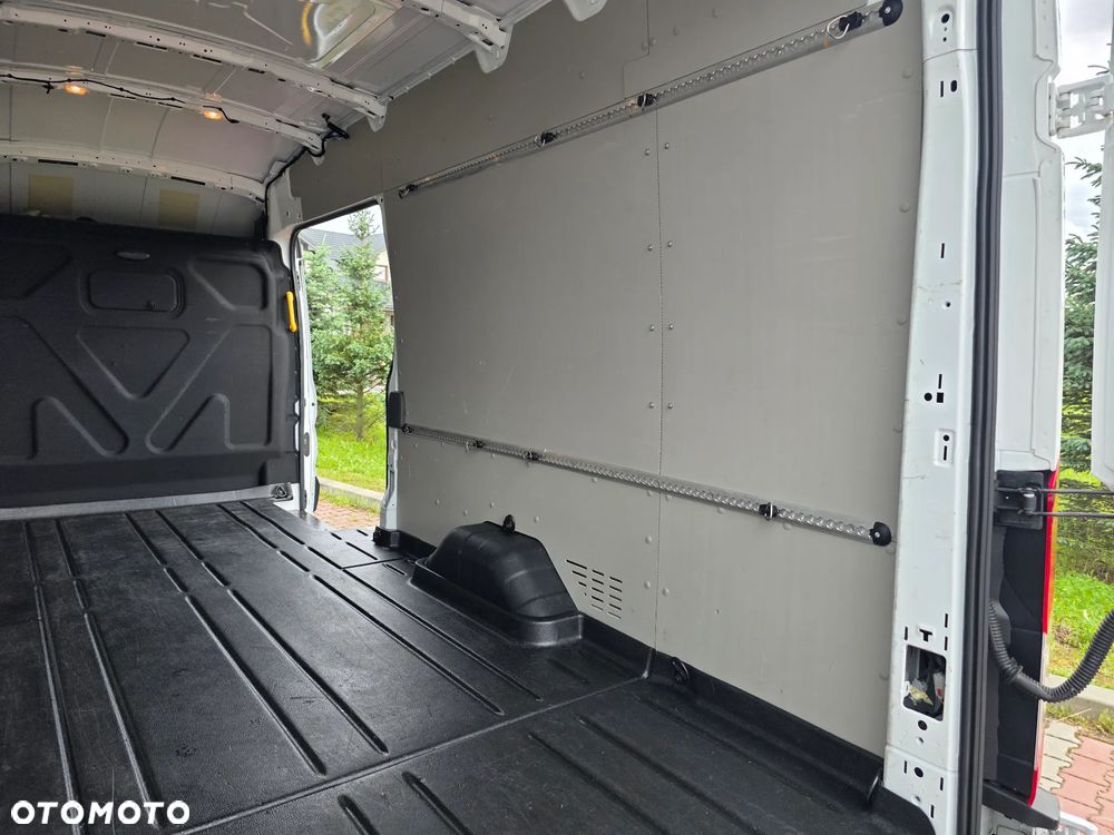 Ford Transit L4 RWD Trend - 22