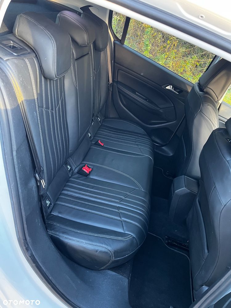 Peugeot 308 1.2 PureTech GPF Road Trip S&S EAT8 - 17