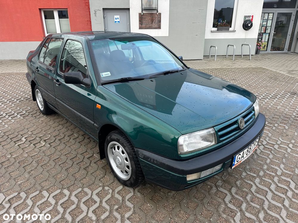 Volkswagen Vento 1.8 GL - 8