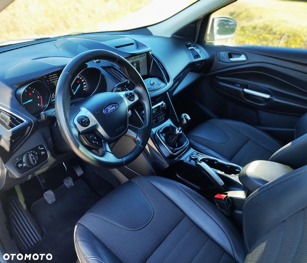 Ford Kuga 2.0 TDCi 2x4 Titanium - 16