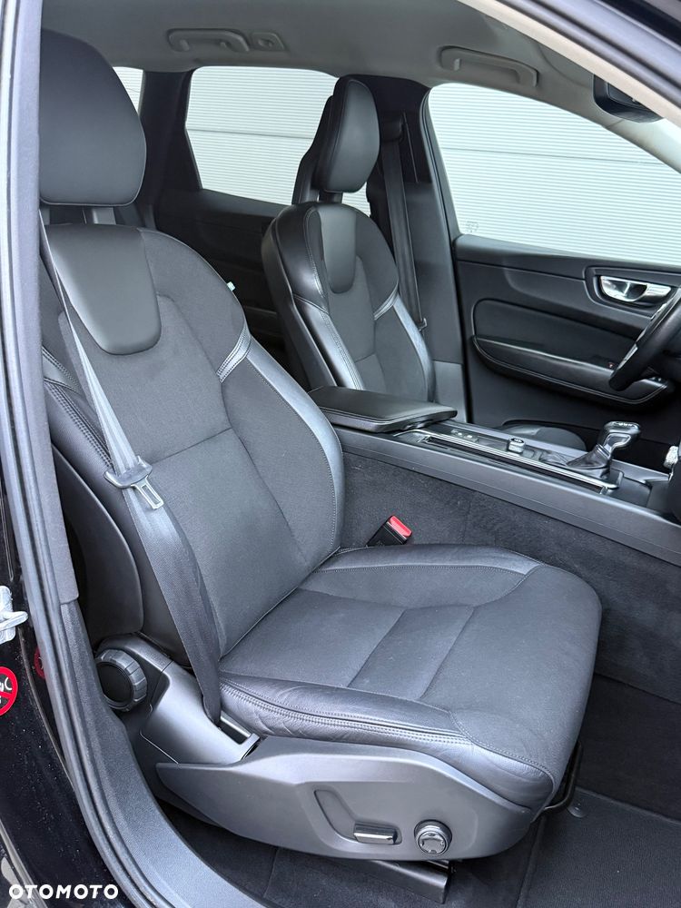 Volvo XC 60 D4 AWD Geartronic Momentum - 27