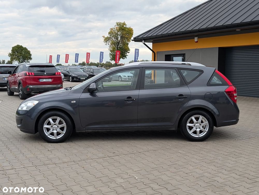 Kia Ceed - 11
