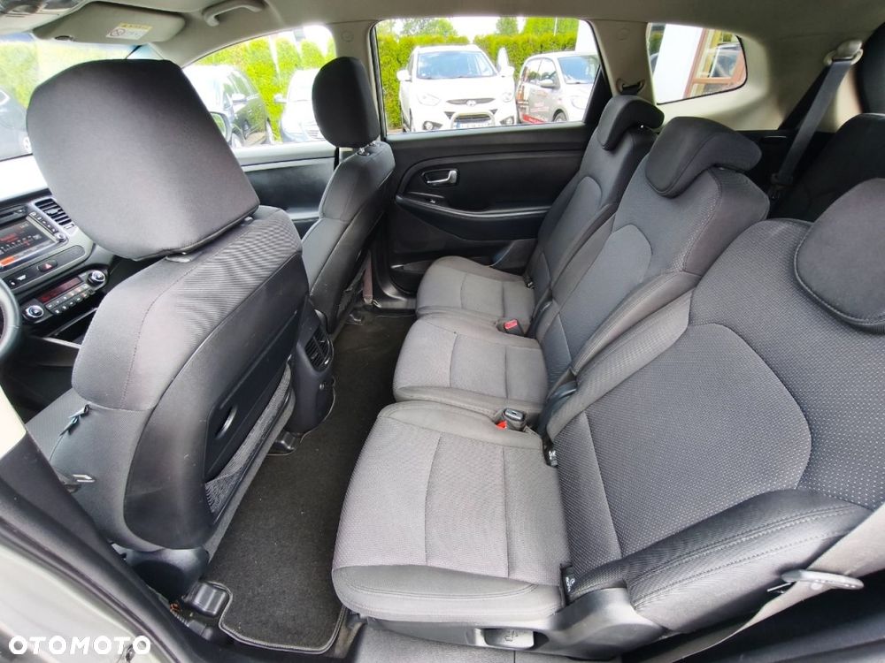 Kia Carens - 15
