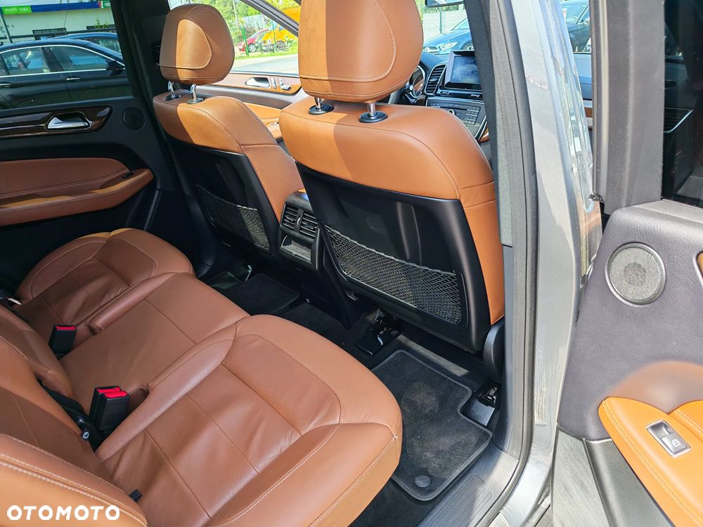 Mercedes-Benz GLS - 28