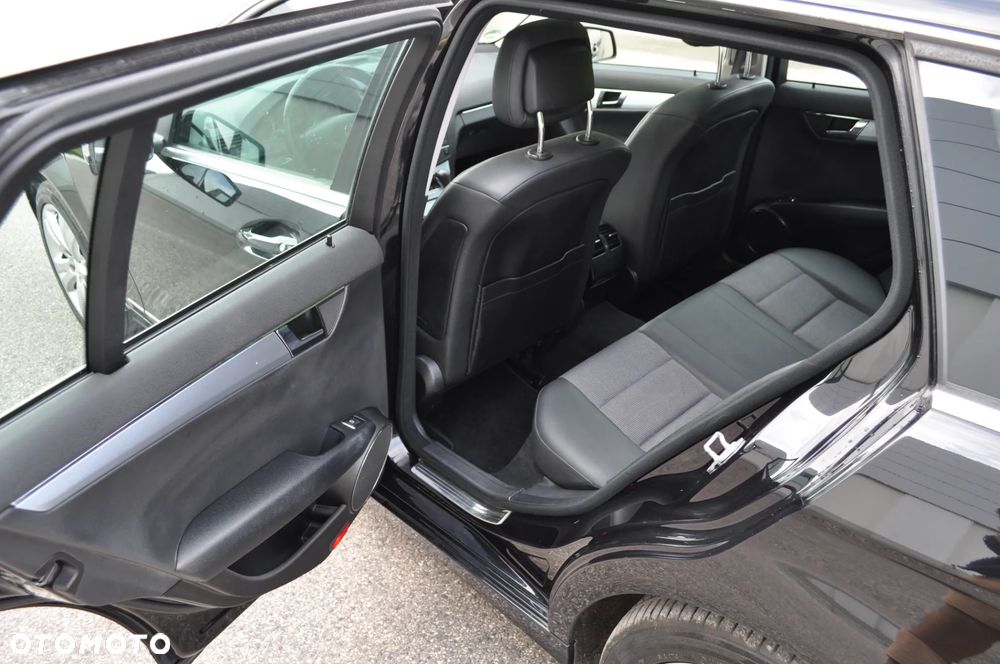 Mercedes-Benz Klasa C 200 CGI Automatik BlueEFFICIENCY Avantgarde - 18