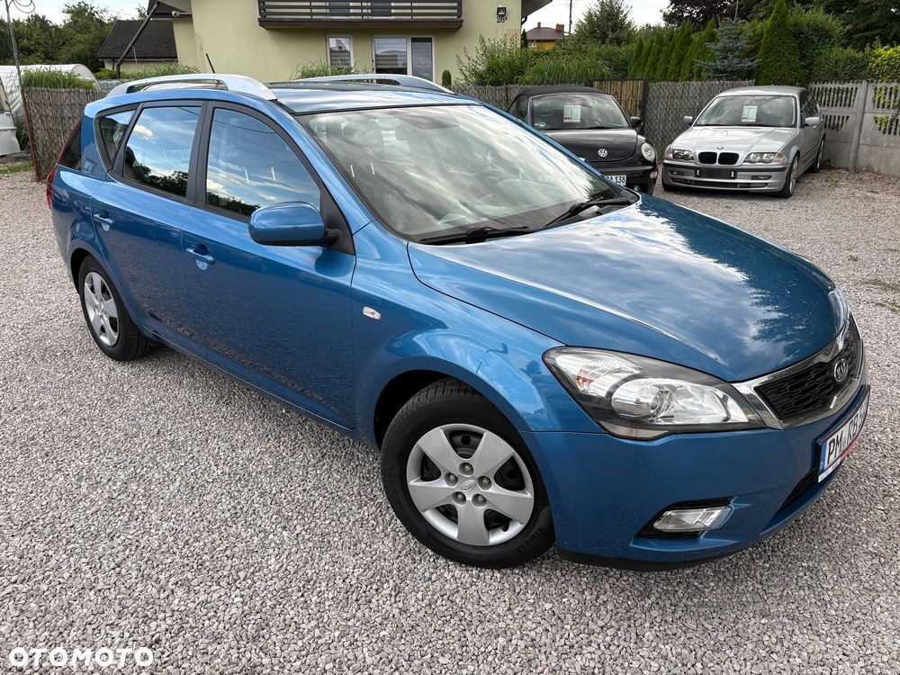 Kia Ceed - 11