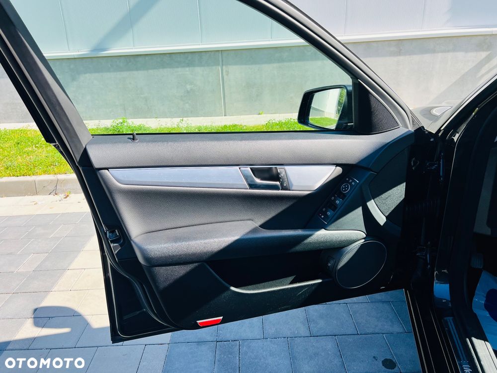 Mercedes-Benz Klasa C 200 (BlueEFFICIENCY) 7G-TRONIC Avantgarde - 18