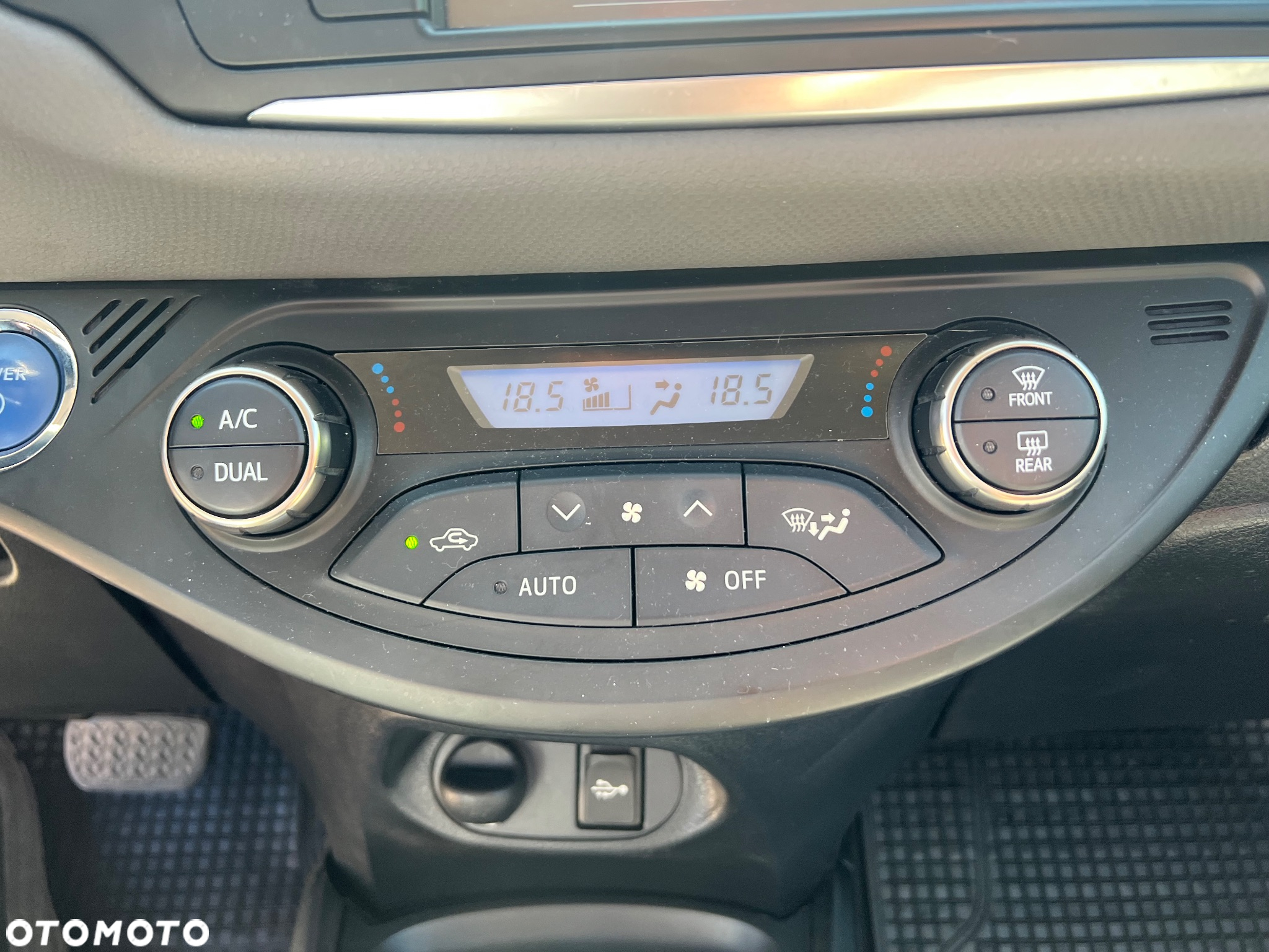 Toyota Yaris Hybrid 100 Selection Passion - 17