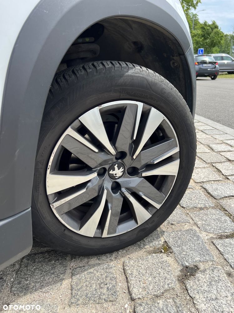 Peugeot 2008 1.2 Pure Tech Allure S&S EAT6 - 8