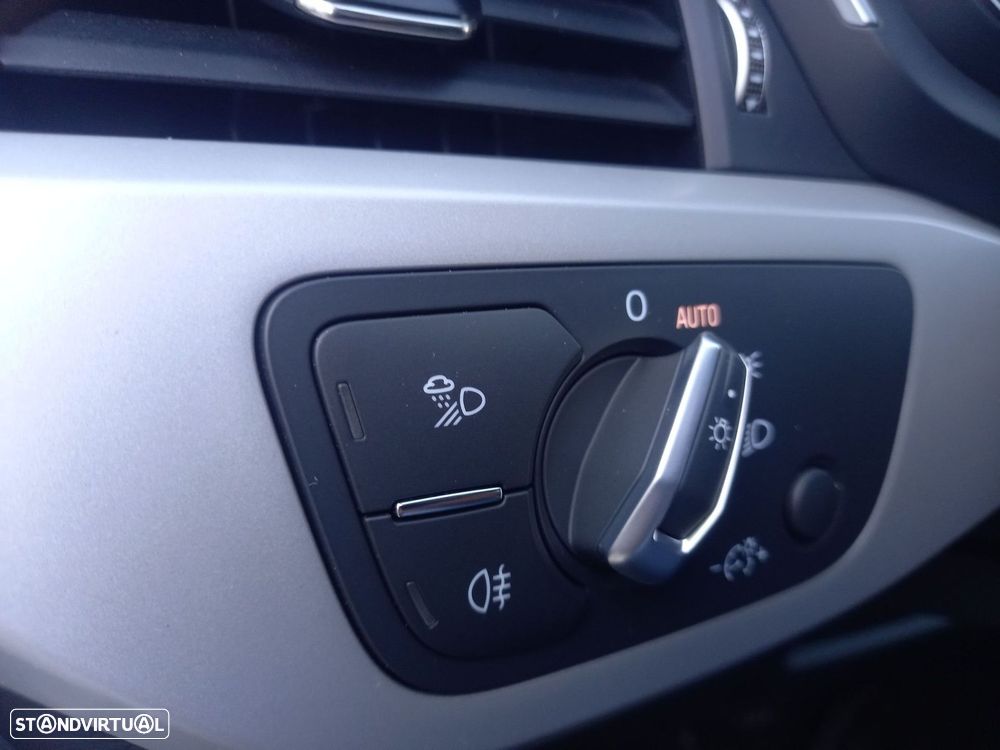 Audi A4 Avant 30 TDI S tronic - 12