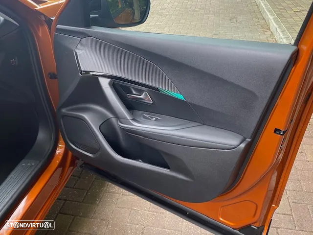 Peugeot 2008 PureTech 130 EAT8 Allure - 17