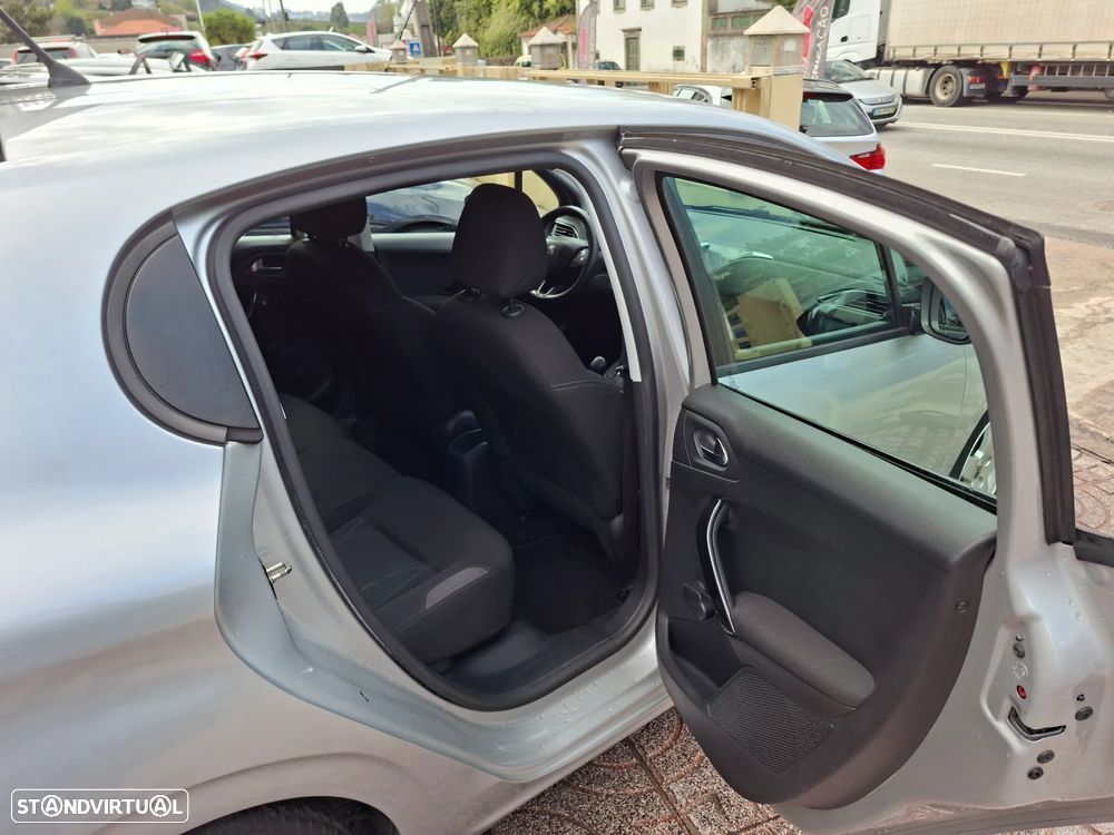 Peugeot 208 82 VTI Style - 21