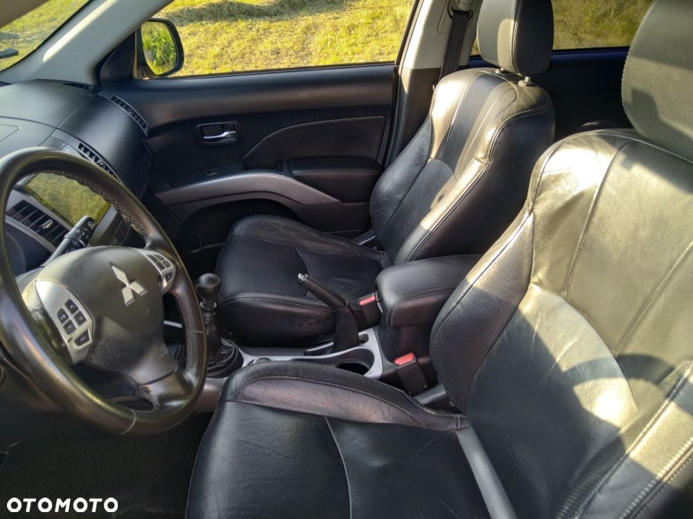 Mitsubishi Outlander - 4