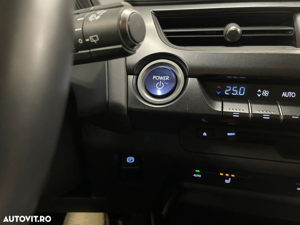 Lexus UX 250h (E-FOUR) Luxury Line - 20