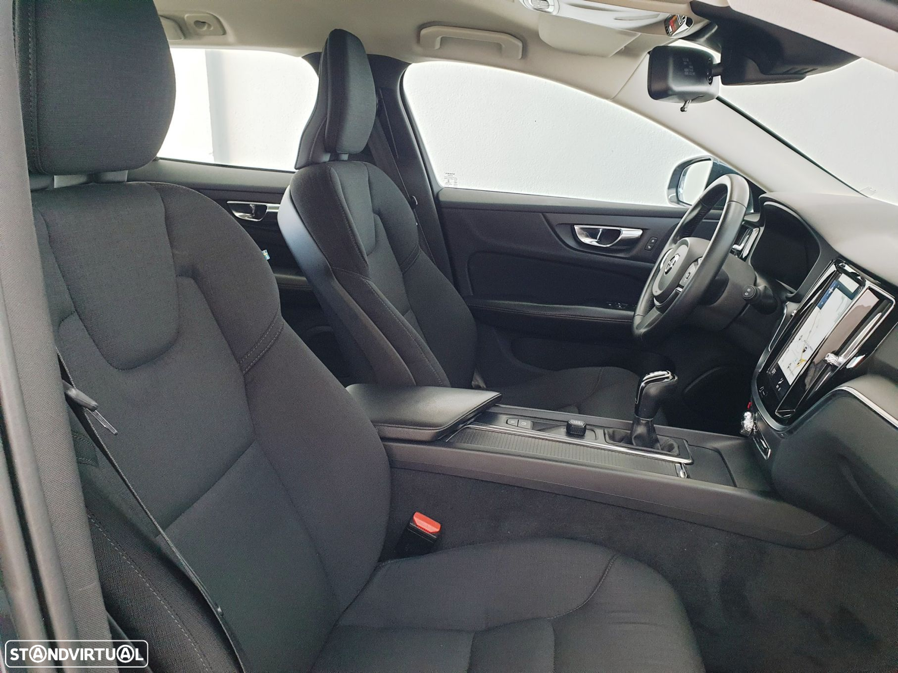 Volvo V60 2.0 D3 Momentum Plus - 25