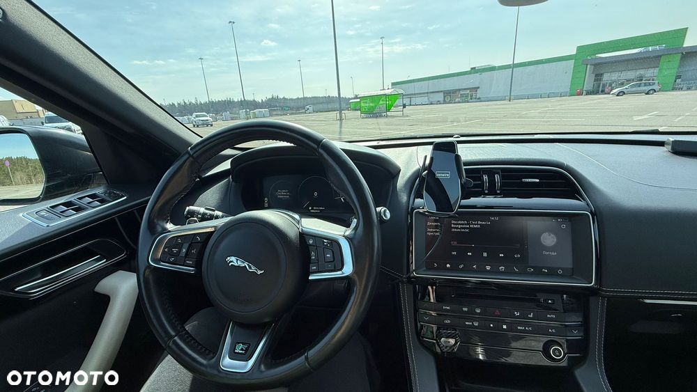 Jaguar F-Pace 2.0 i4D AWD R-Sport - 25