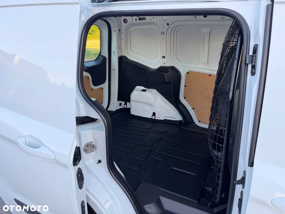 Ford Transit Courier - 13