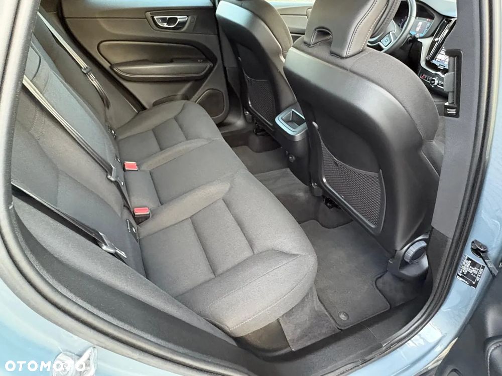 Volvo XC 60 B4 D AWD Momentum Pro - 20