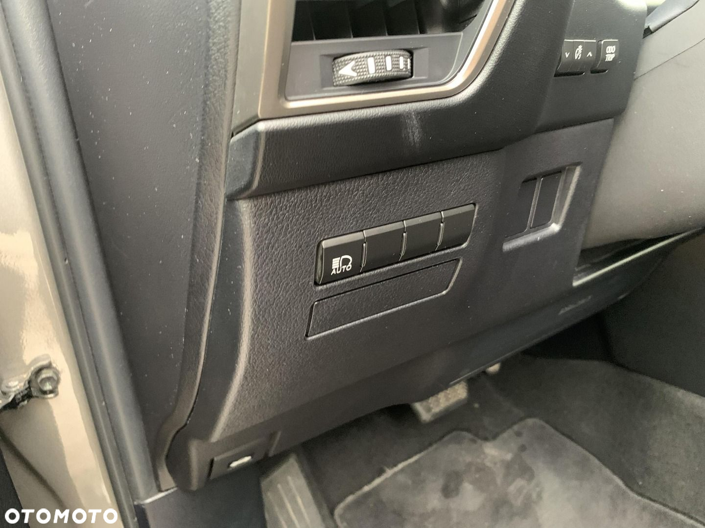 Lexus NX 300h Business Edition AWD - 21