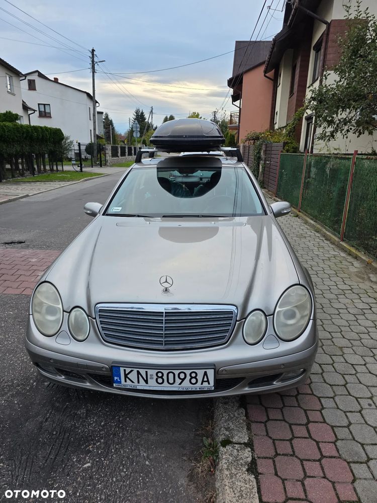 Mercedes-Benz E-Class 2005 photo 3
