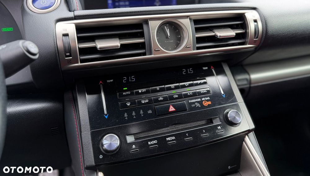 Lexus IS 300h F Sport - 26