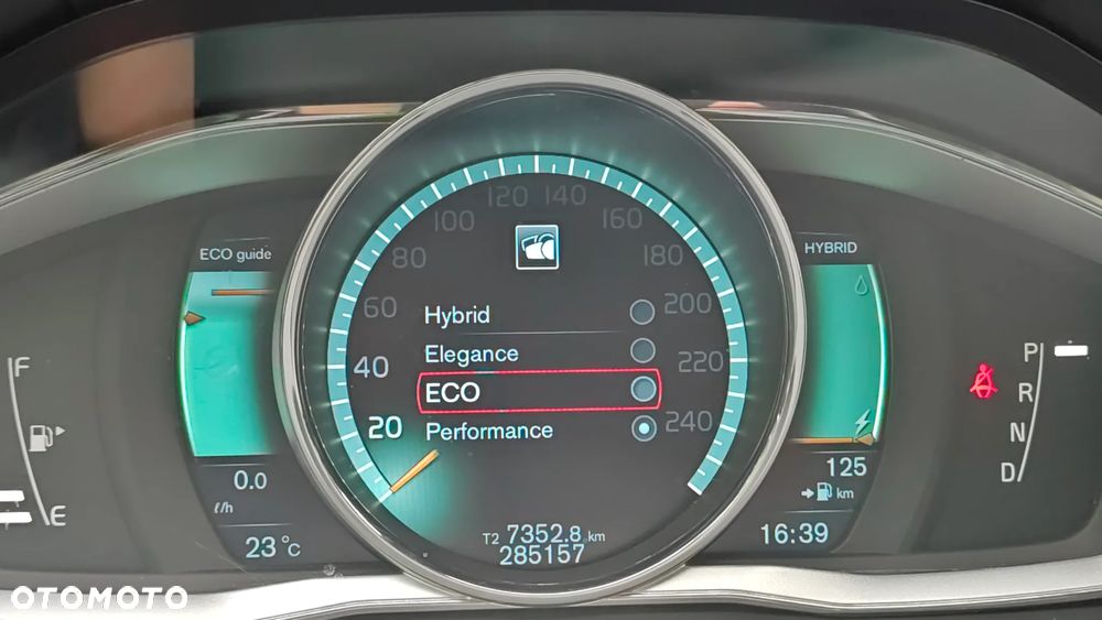 Volvo V60 D6 AWD Plug-in Hybrid Summum - 16