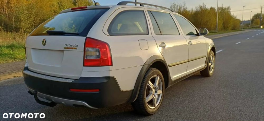 Skoda Octavia ver-combi-2-0-tdi-dpf-4x4-dsg-scout - 4