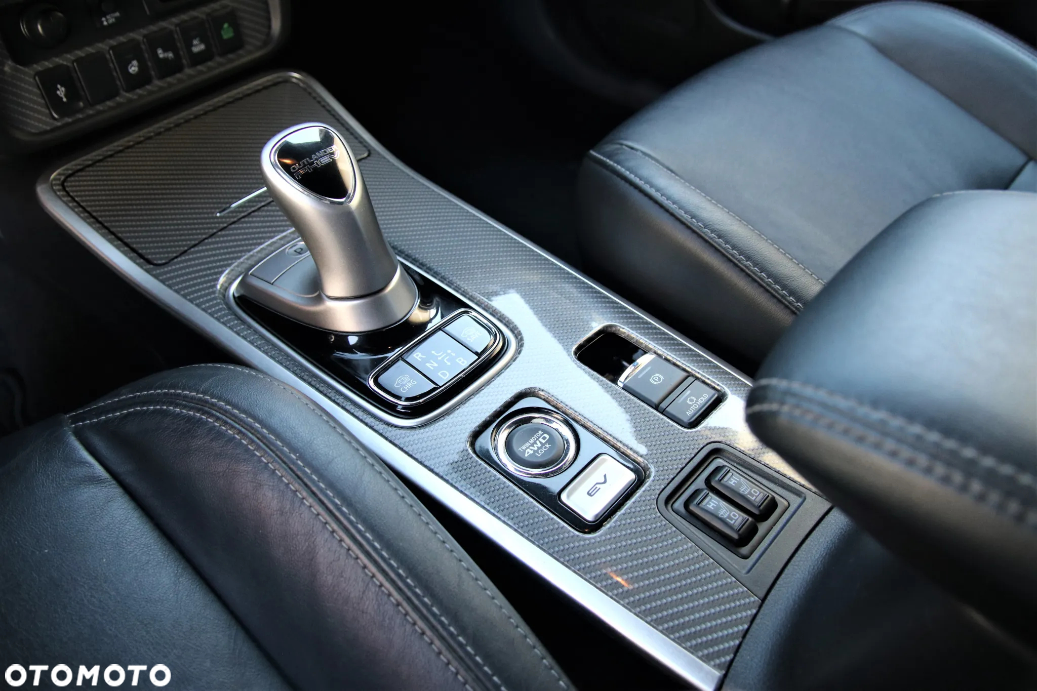 Mitsubishi Outlander 2.0 4WD Plug-In Hybrid - 26