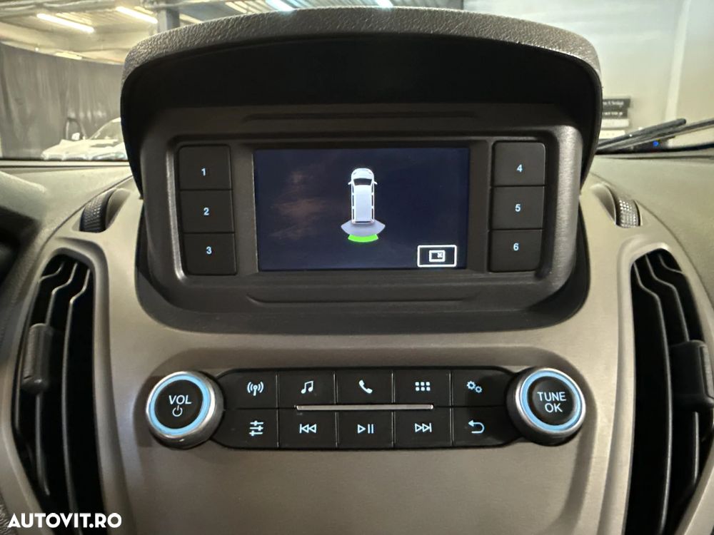Ford TOURNEO - 19