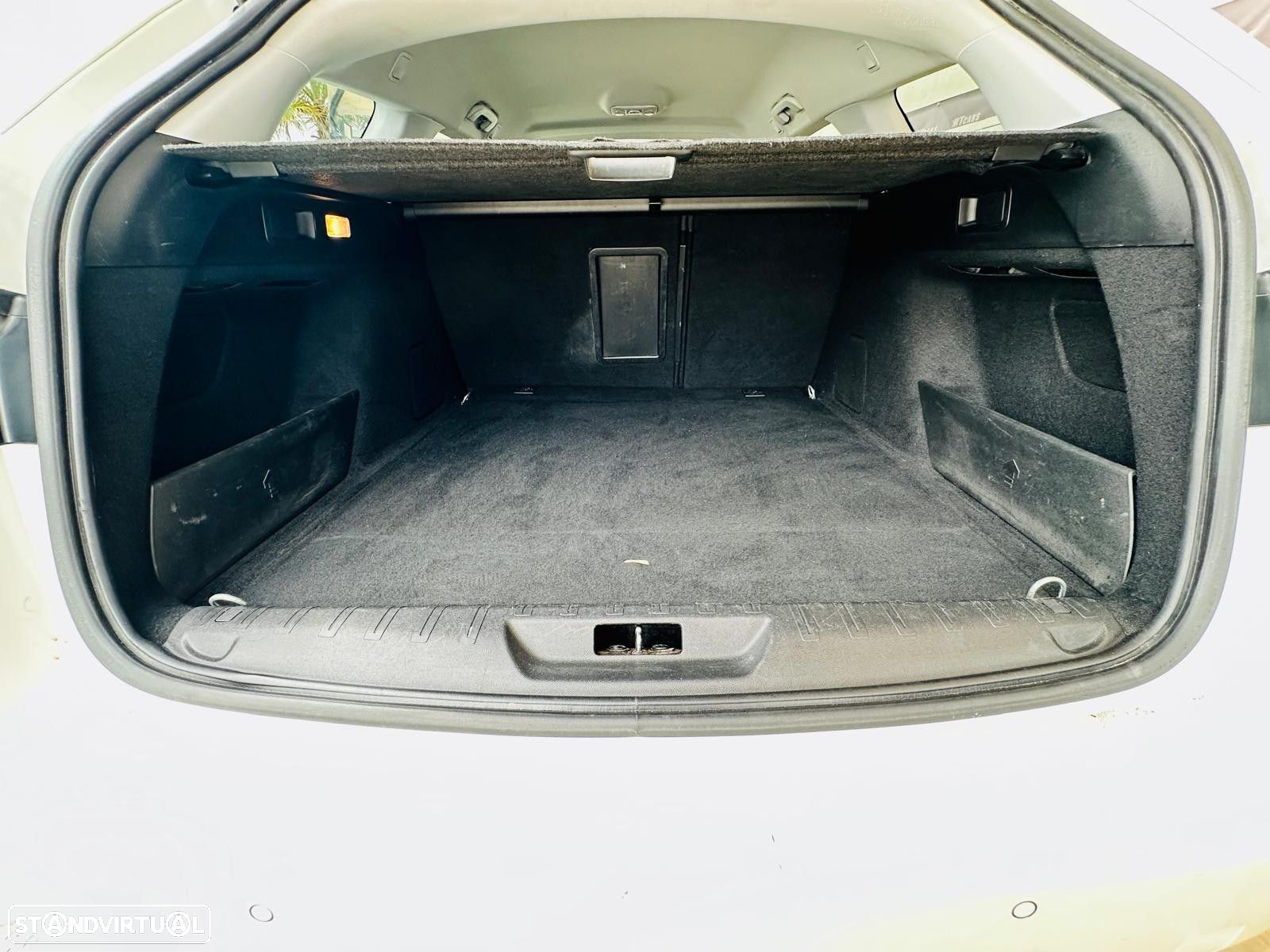 Peugeot 308 SW 1.2 PureTech Allure EAT8 - 29