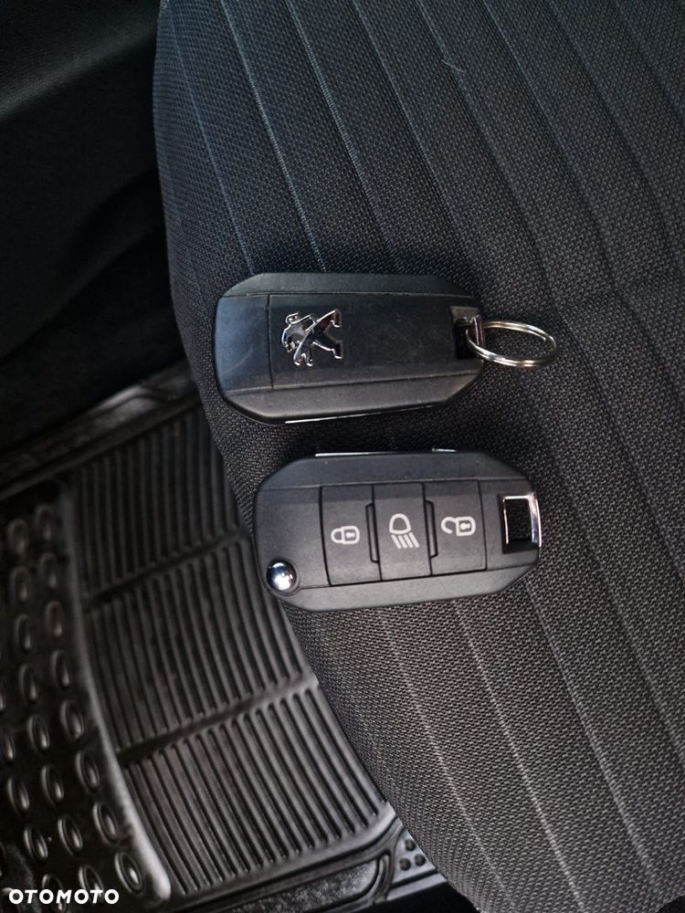 Peugeot 208 - 27