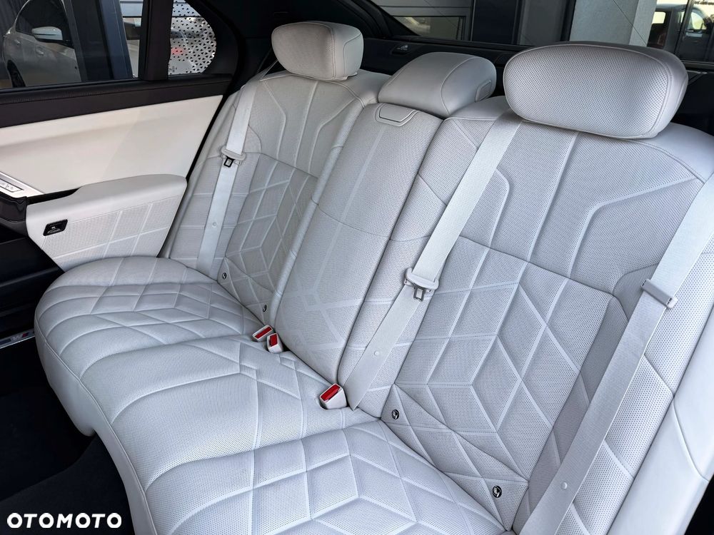BMW Seria 7 740d xDrive mHEV sport - 30