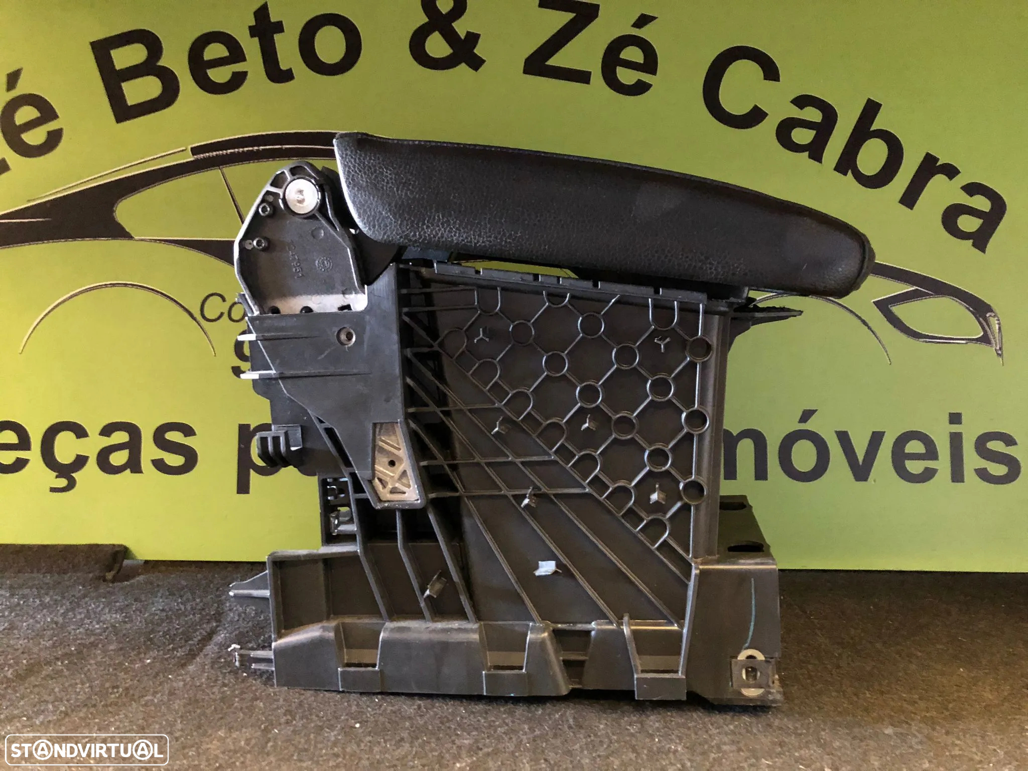 VW JETTA IV APOIO DE BRAÇO - Z397 - 3