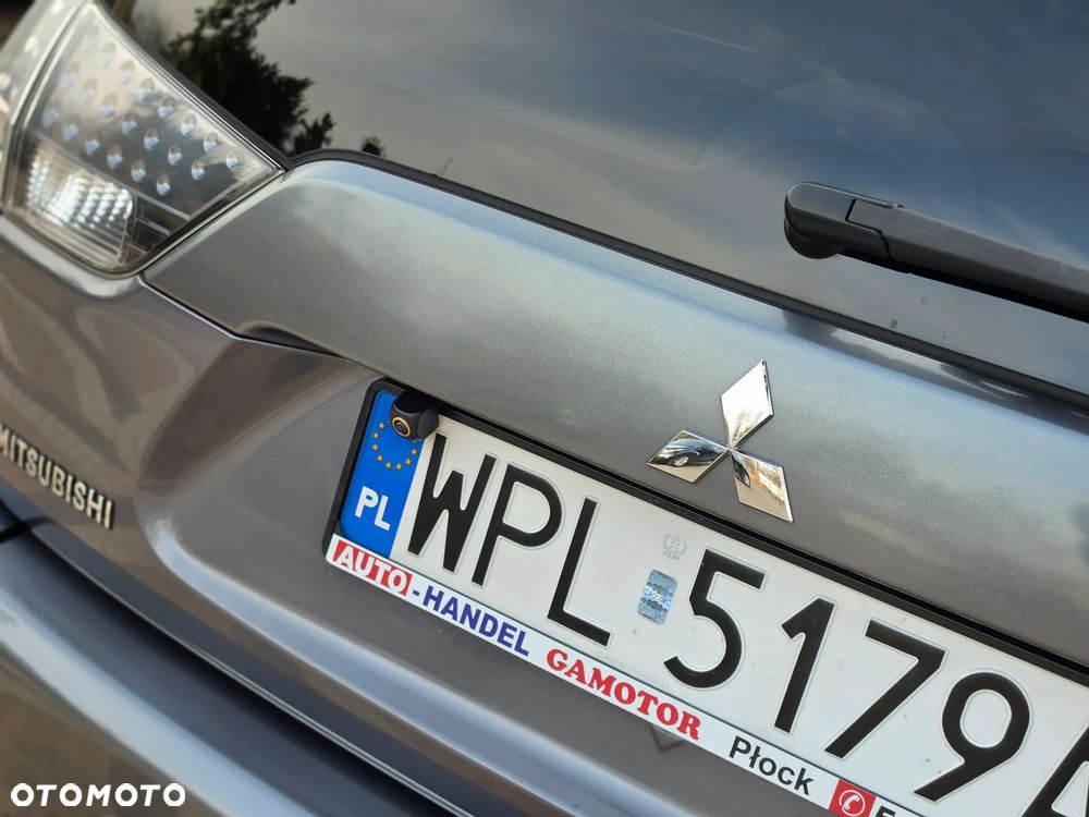 Mitsubishi Outlander - 11