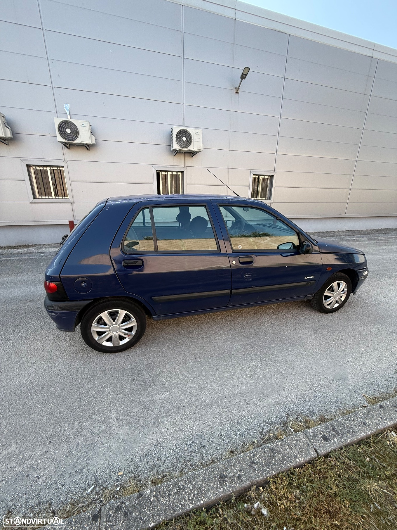 Renault Clio 1.2 Oasis - 13