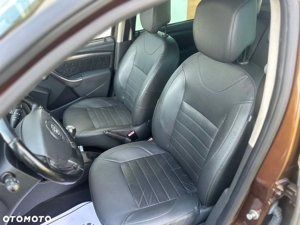 Dacia Duster TCe 125 4x2 Celebration - 15