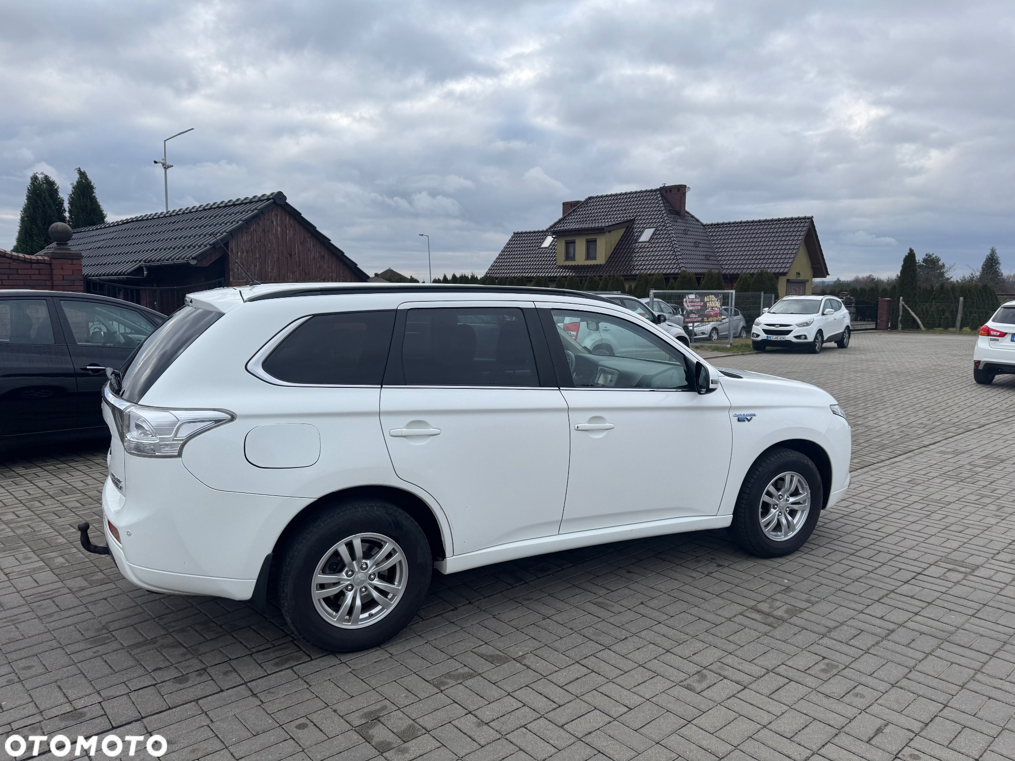 Mitsubishi Outlander 2.0 4WD Plug-In Hybrid - 8