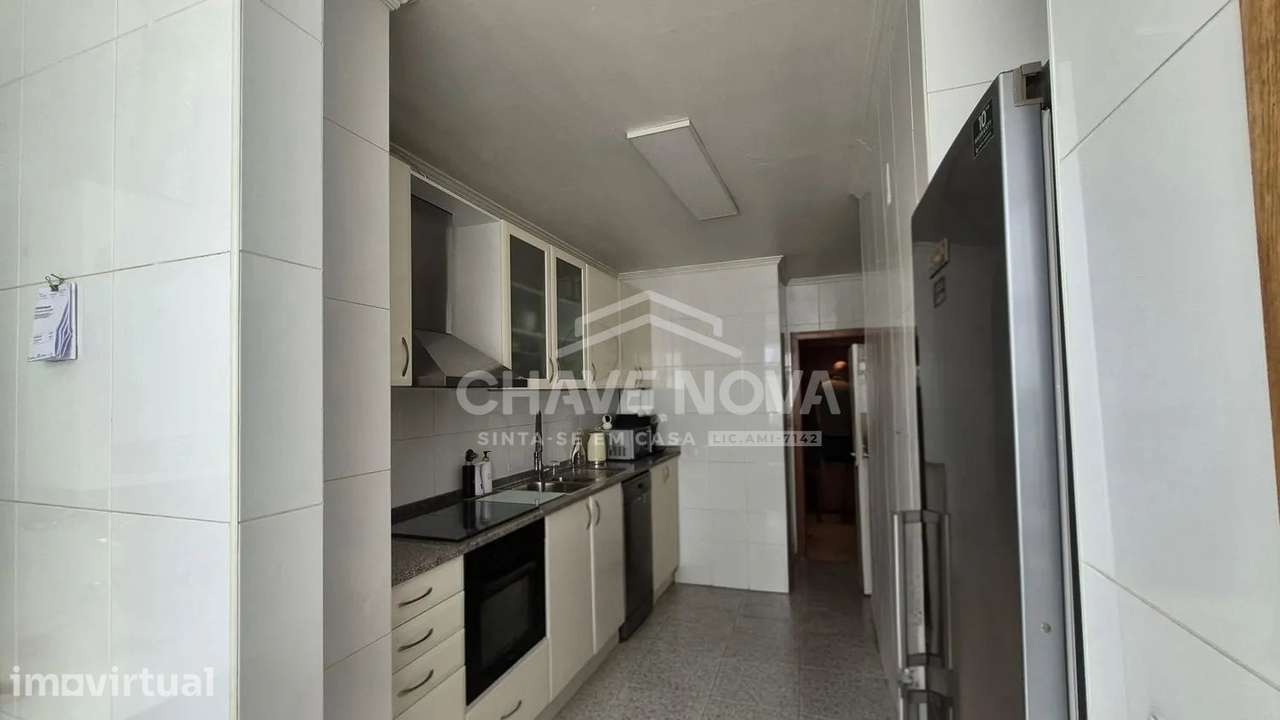 Apartamento T2 com Varanda, Suite, Garagem e Arrumo MAD/02319PG - Grande imagem: 3/17