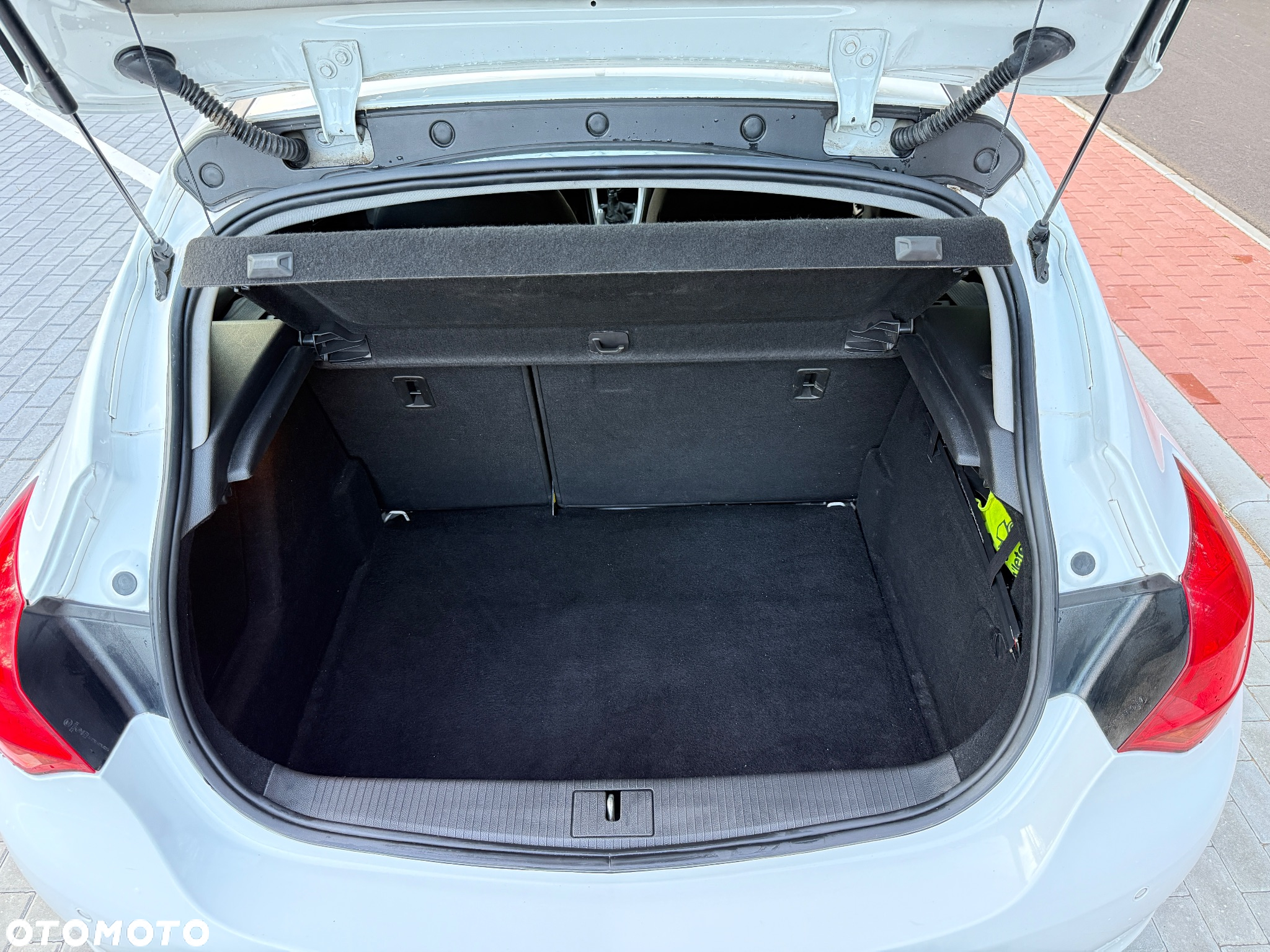 Opel Astra IV 1.4 T Cosmo - 7