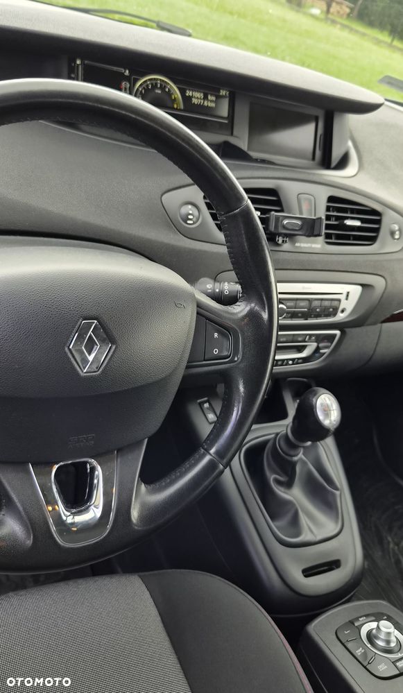 Renault Scenic dCi 110 Paris - 9