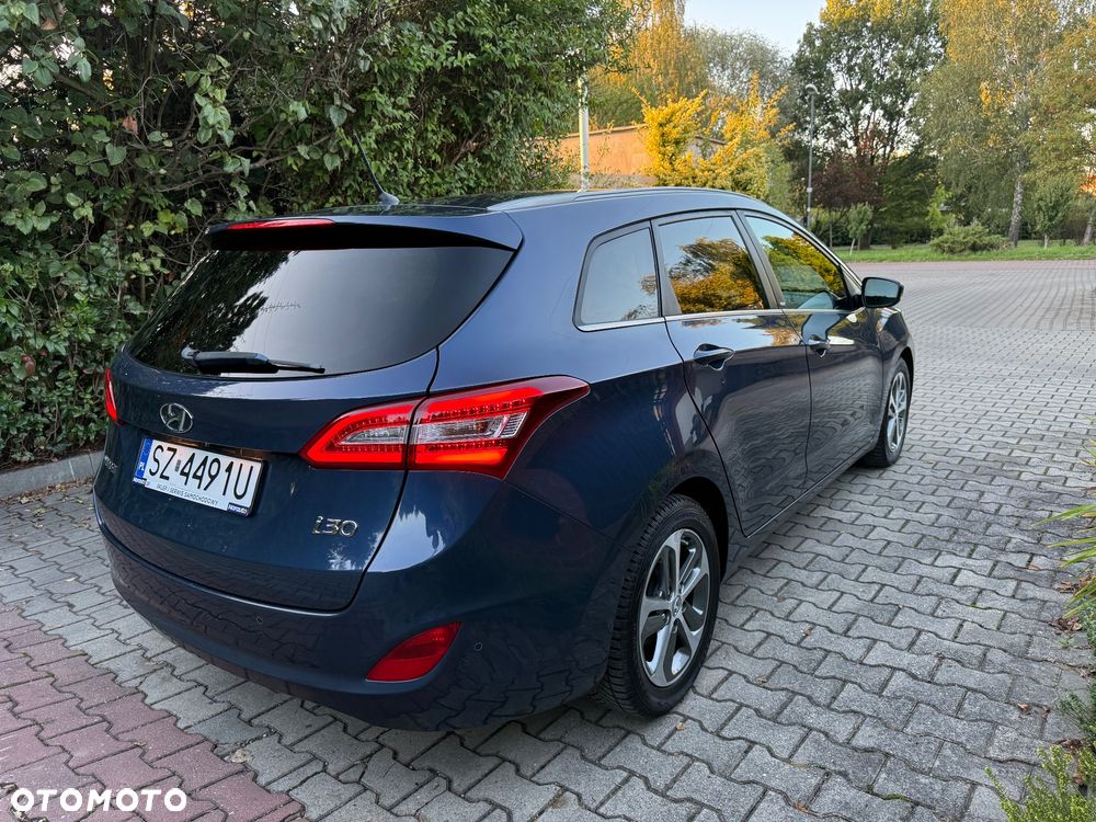 Hyundai i30 i30cw 1.6 Fifa World Cup Edition - 4