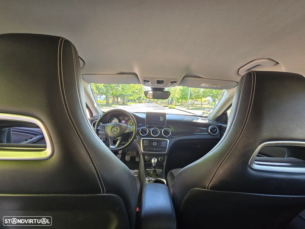 Mercedes-Benz CLA 180 d Shooting Brake - 11